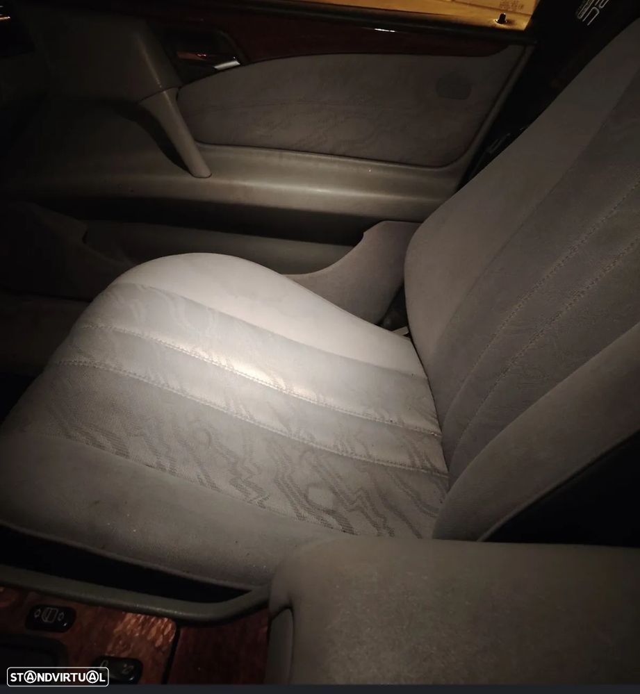 Mercedes-Benz E 200 - 4