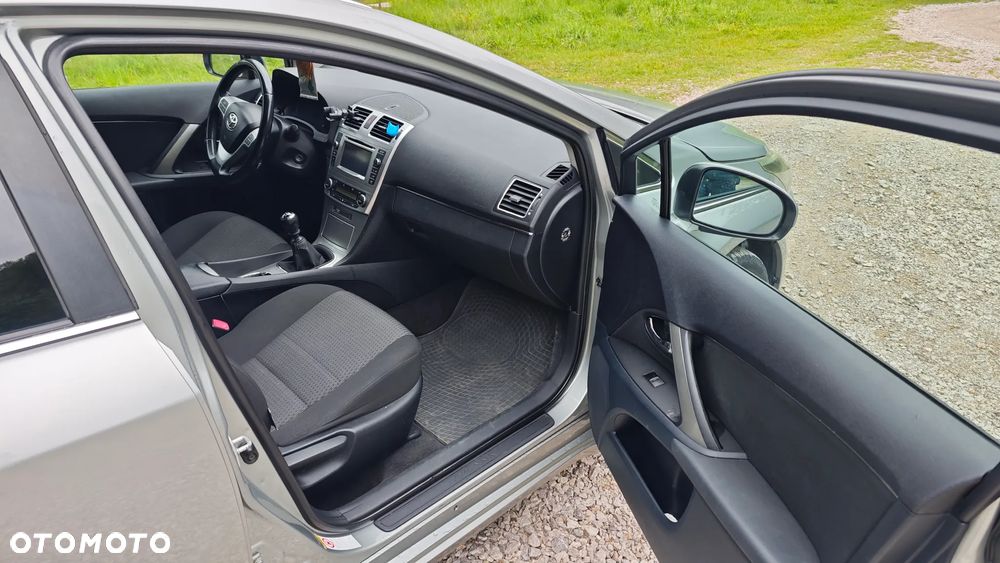 Toyota Avensis - 10