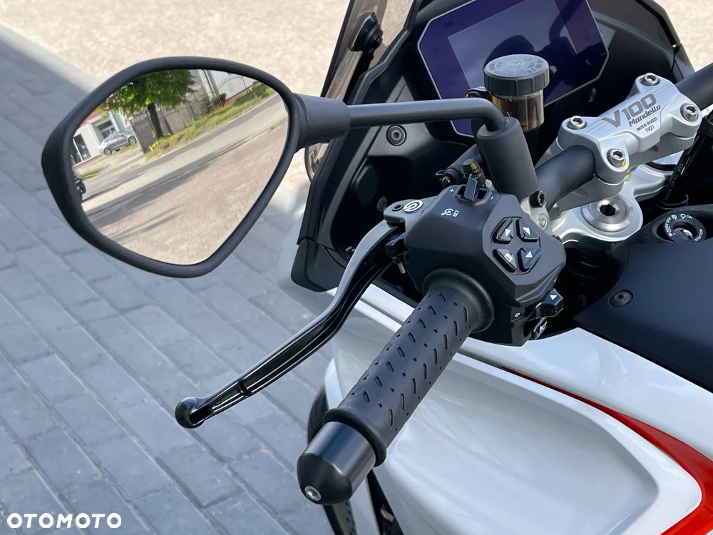 Moto Guzzi V100 Mandello - 10