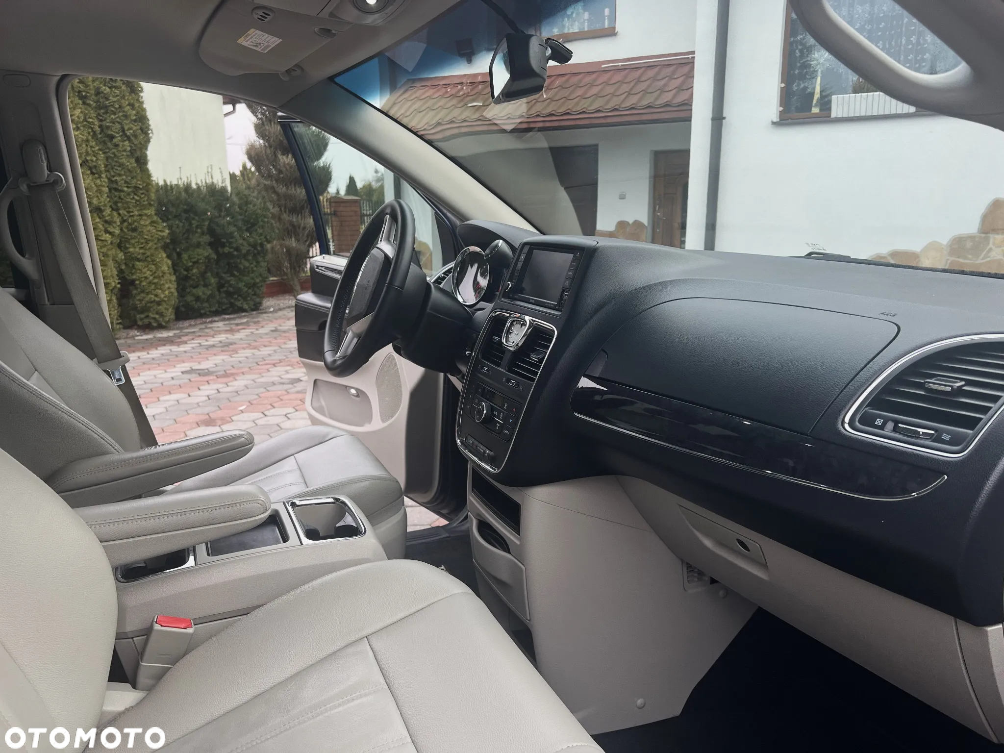 Chrysler Town & Country - 14