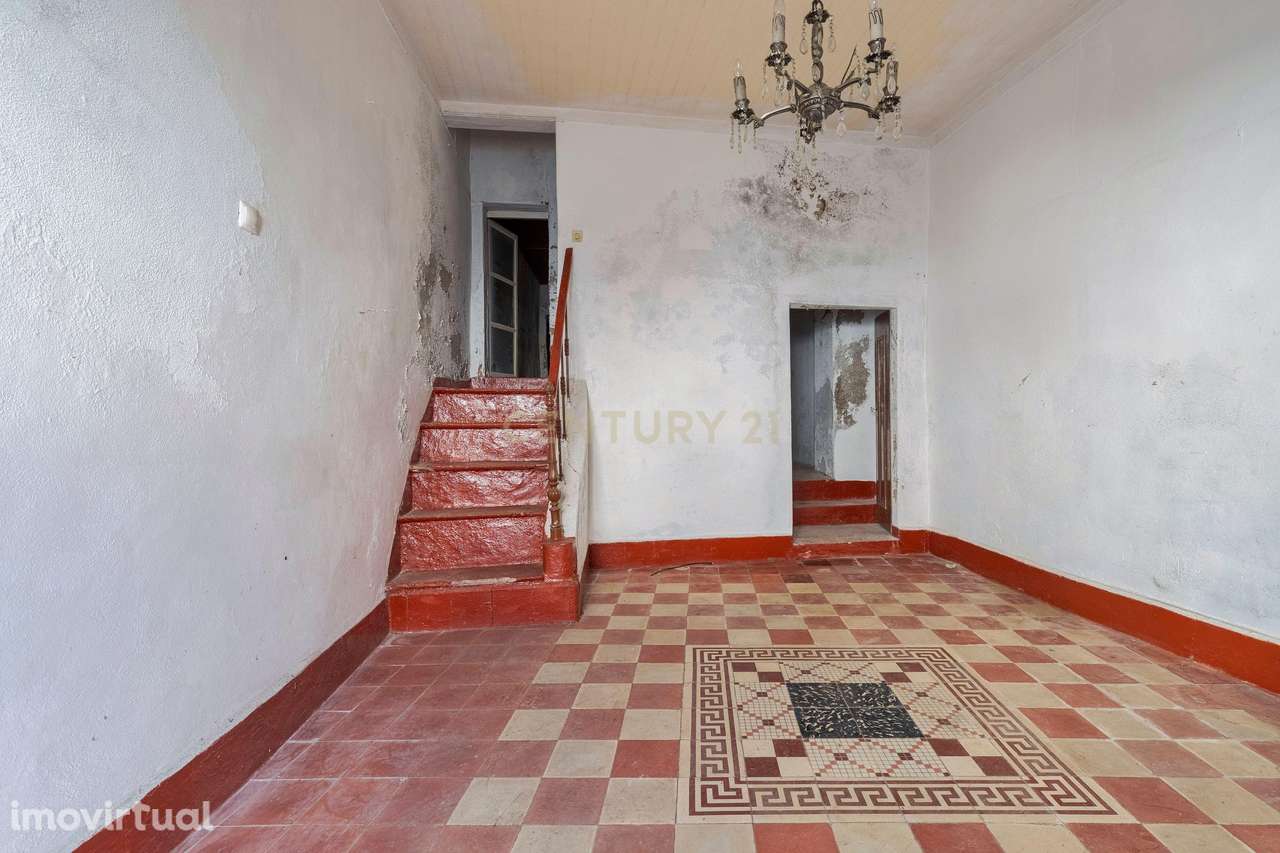 Prédio para Recuperar no Centro Histórico de Montemor-o-Novo - Grande imagem: 5/20