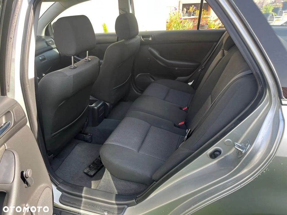 Toyota Avensis 2.0 D-4D Combi - 9
