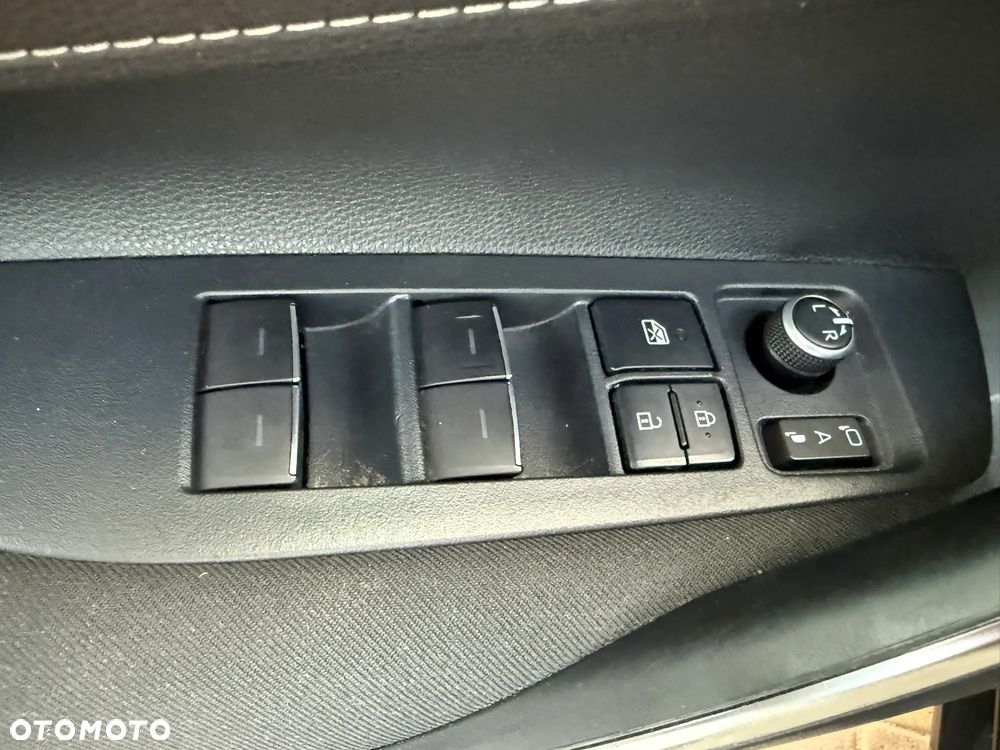 Toyota Corolla 2.0 Hybrid Comfort - 17