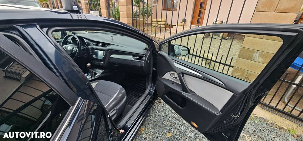 Toyota Avensis 2.0 D-4D Elegance - 11