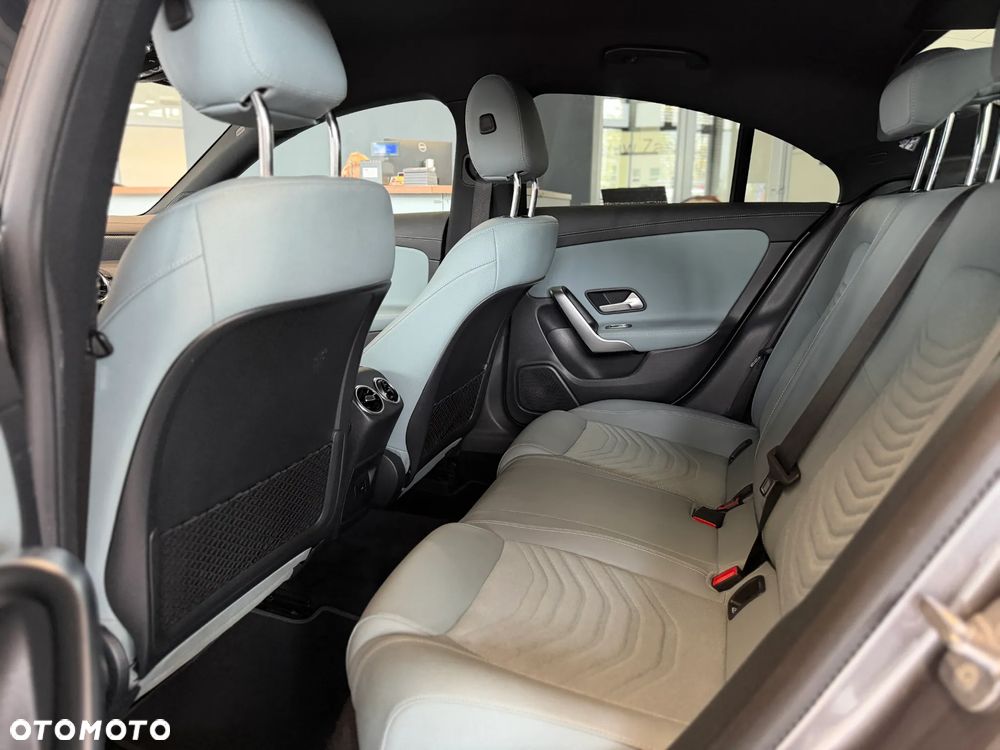 Mercedes-Benz CLA 180 Progressive 7G-DCT - 15