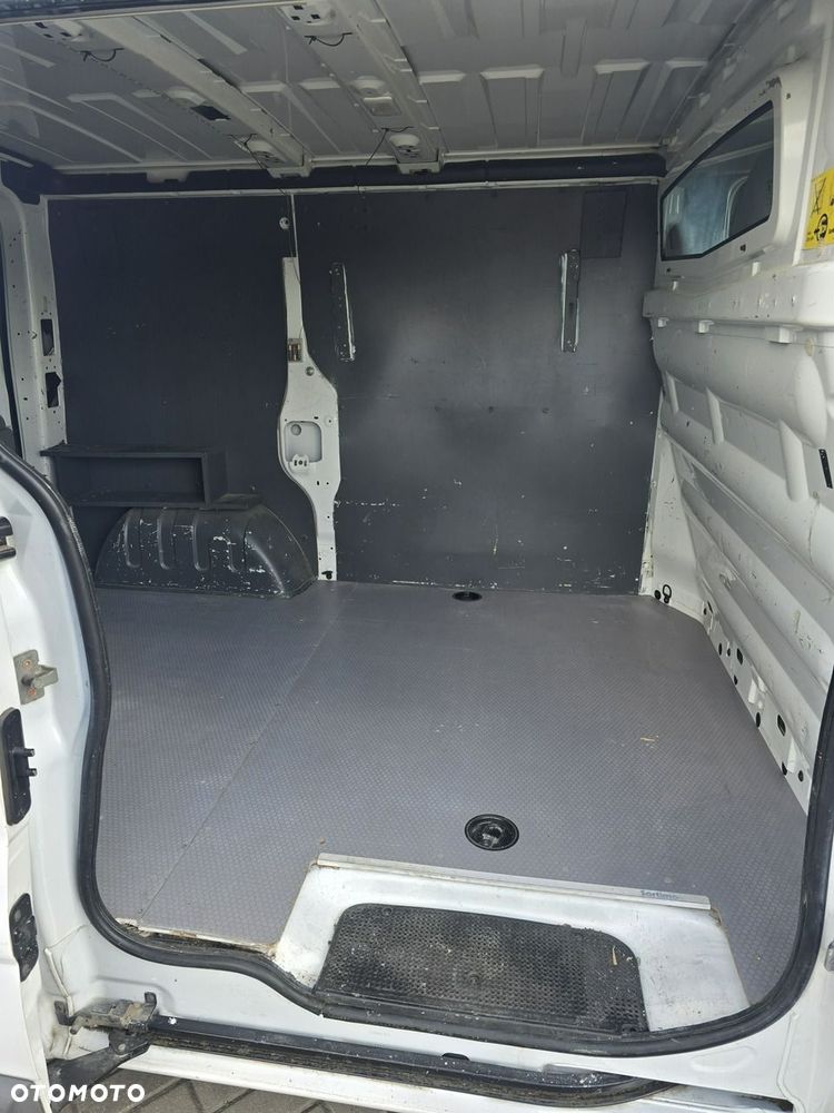 Opel Vivaro - 19