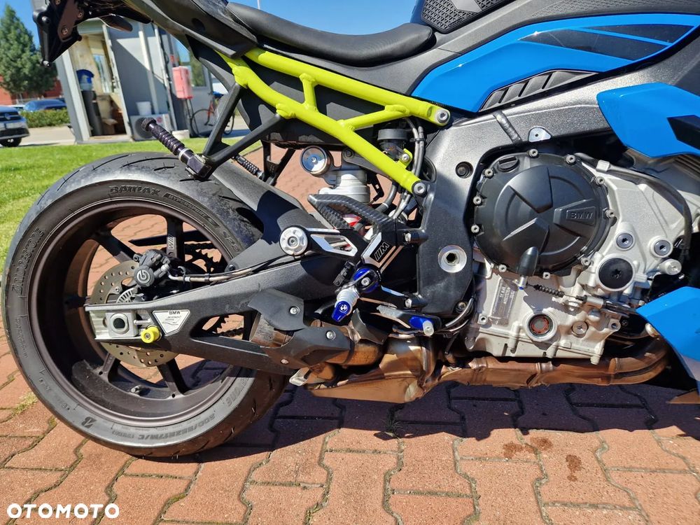 BMW S - 4