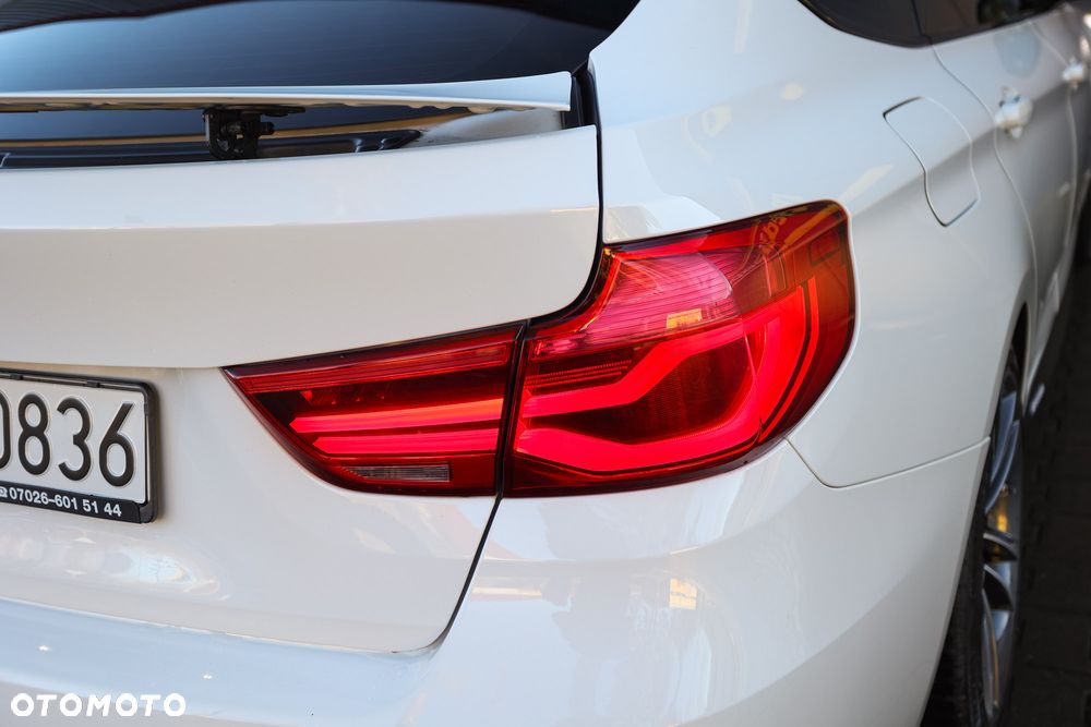 BMW Seria 3 330i M Sport Shadow sport - 18