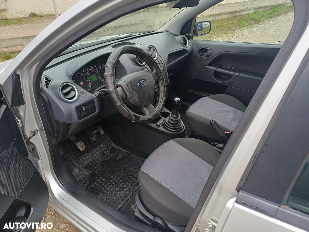 Ford Fiesta - 9