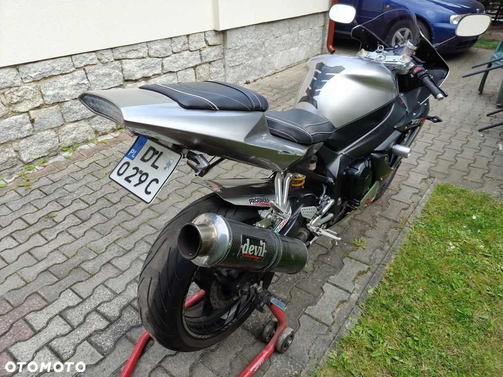 Yamaha R1 - 7