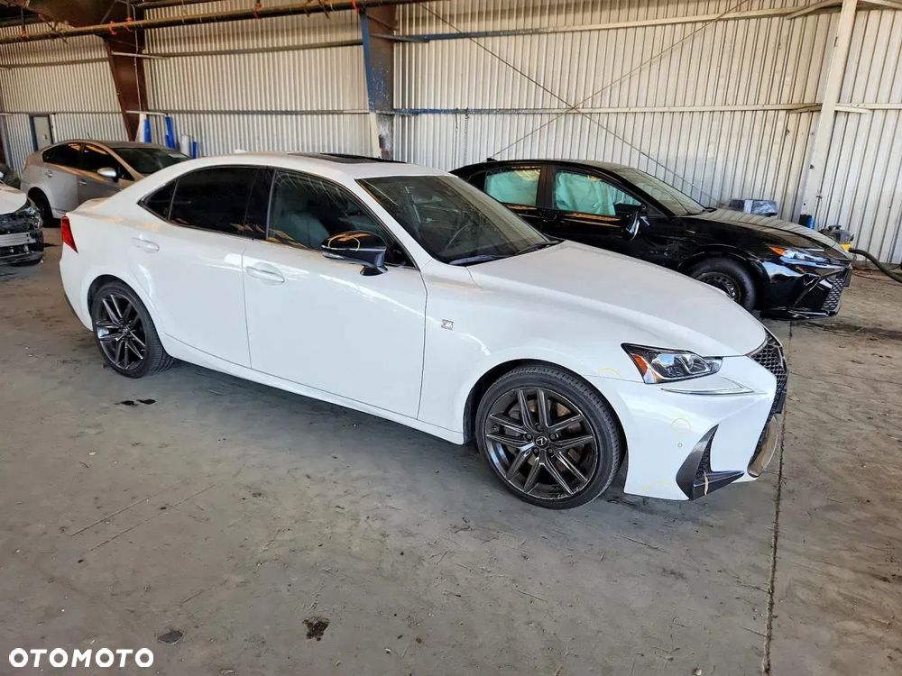 Lexus IS 200t - 2