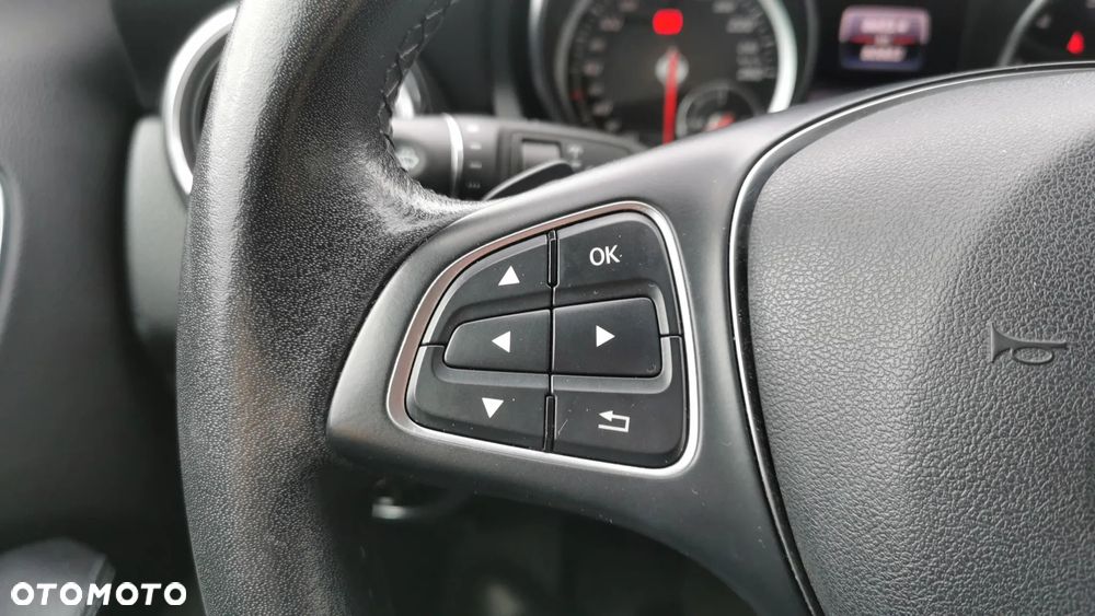 Mercedes-Benz GLA 180 7G-DCT Style - 12