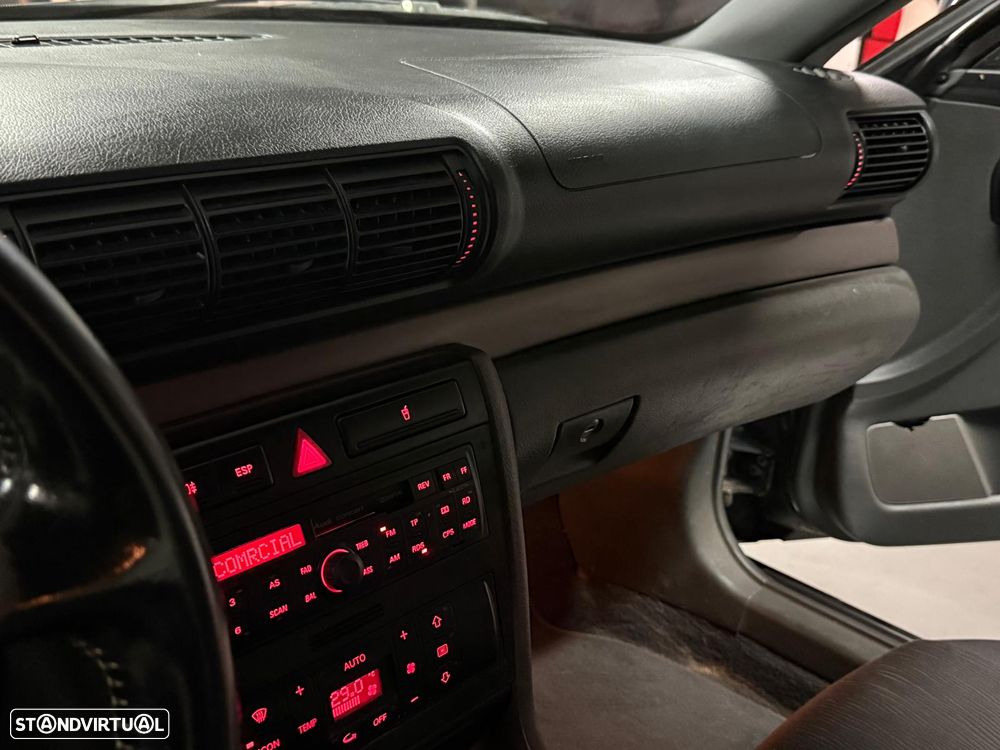 Audi A4 1.6 Confort - 14