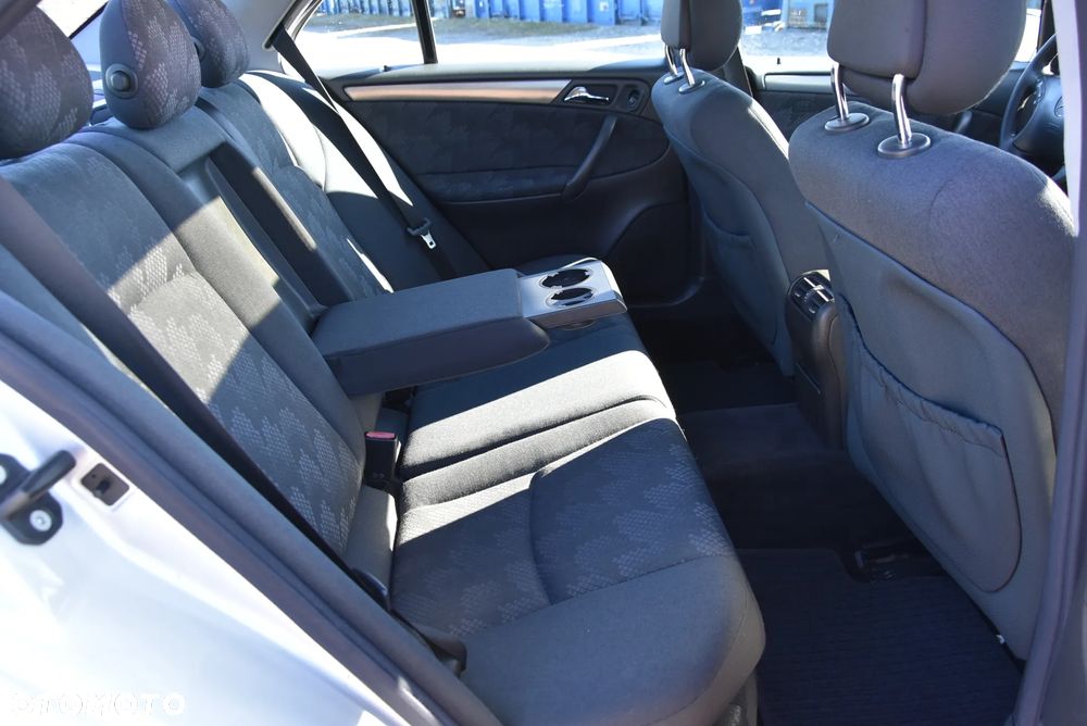Mercedes-Benz Klasa C 180 Kompressor Automatik Avantgarde - 13