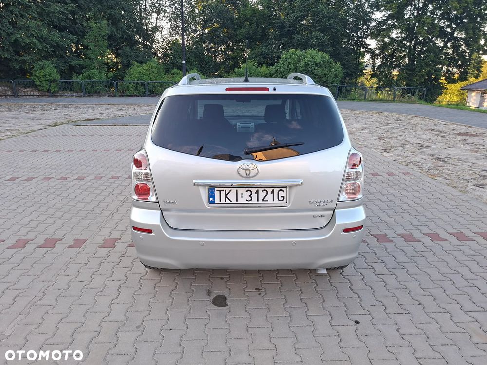 Toyota Corolla Verso 2.2 D-4D Gold - 7