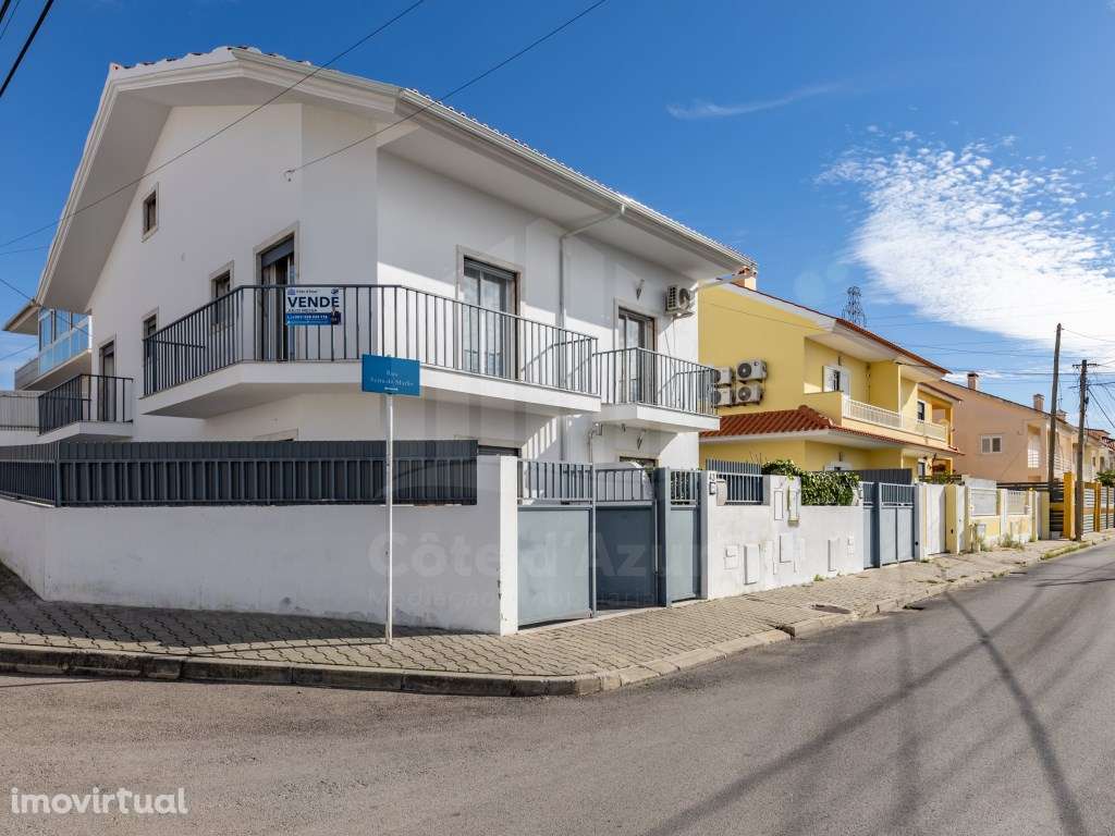 Moradia T2+1 com jardim e Sótão em Fernão Ferro - Grande imagem: 2/26