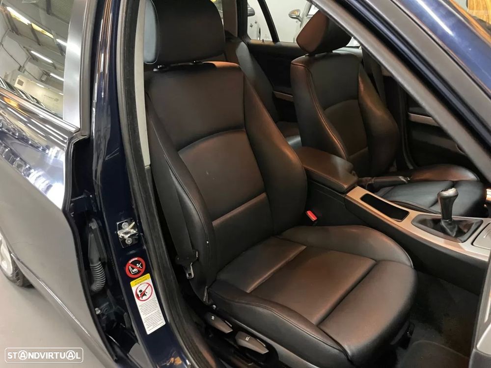 BMW 320 d Exclusive - 17