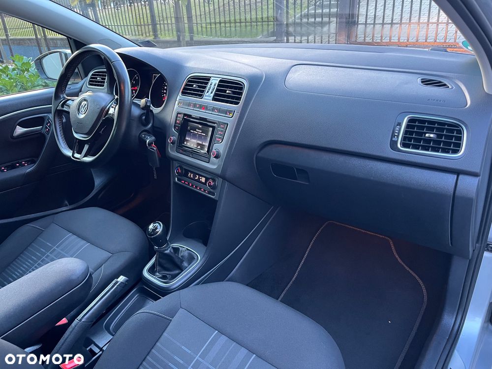 Volkswagen Polo 1.2 TSI Blue Motion Technology Lounge - 20