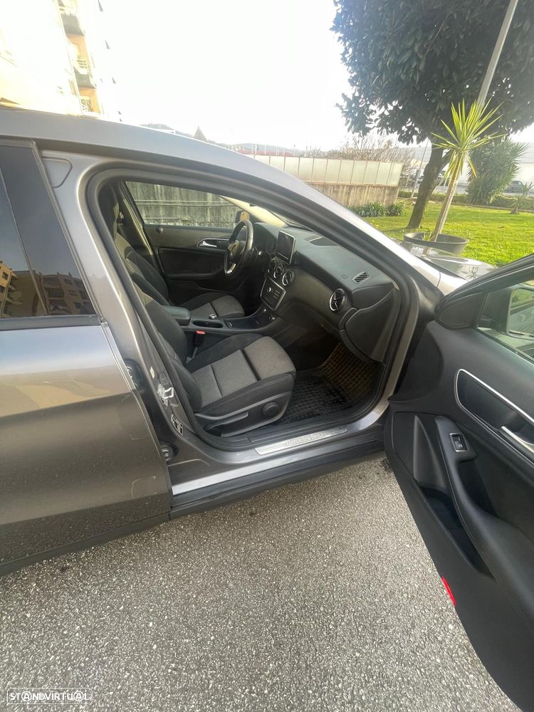 Mercedes-Benz GLA 180 - 9