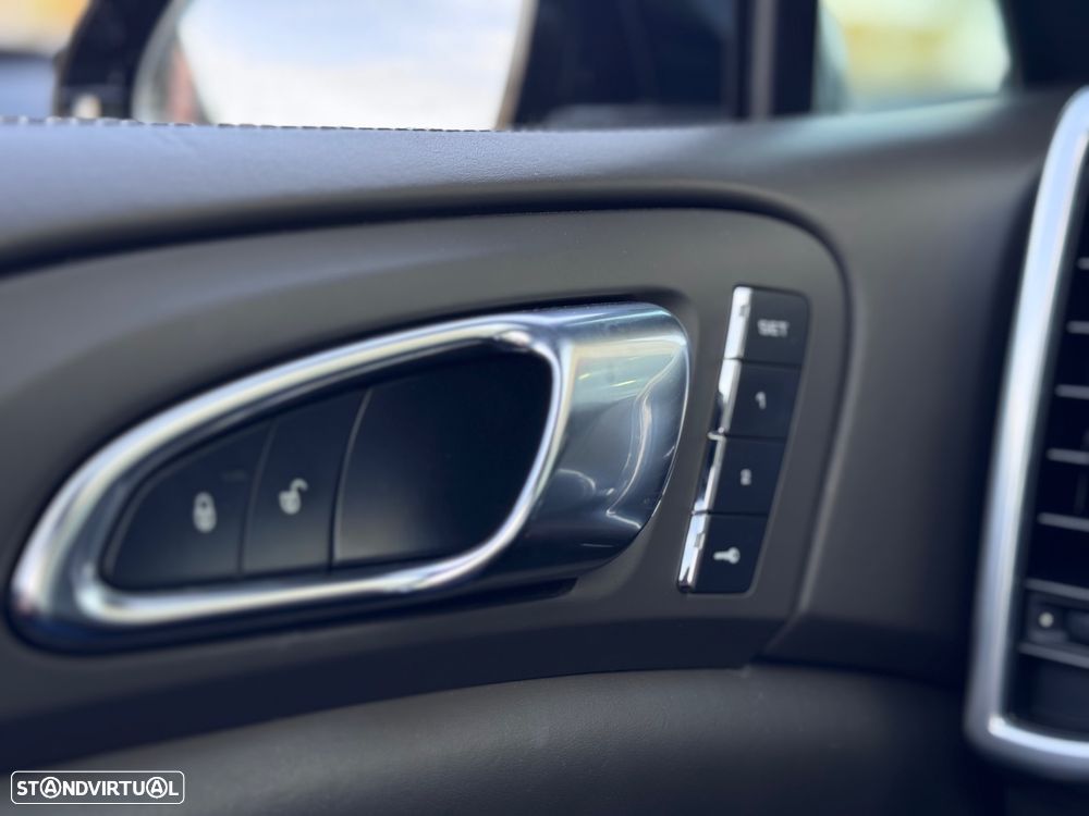 Porsche Cayenne - 20