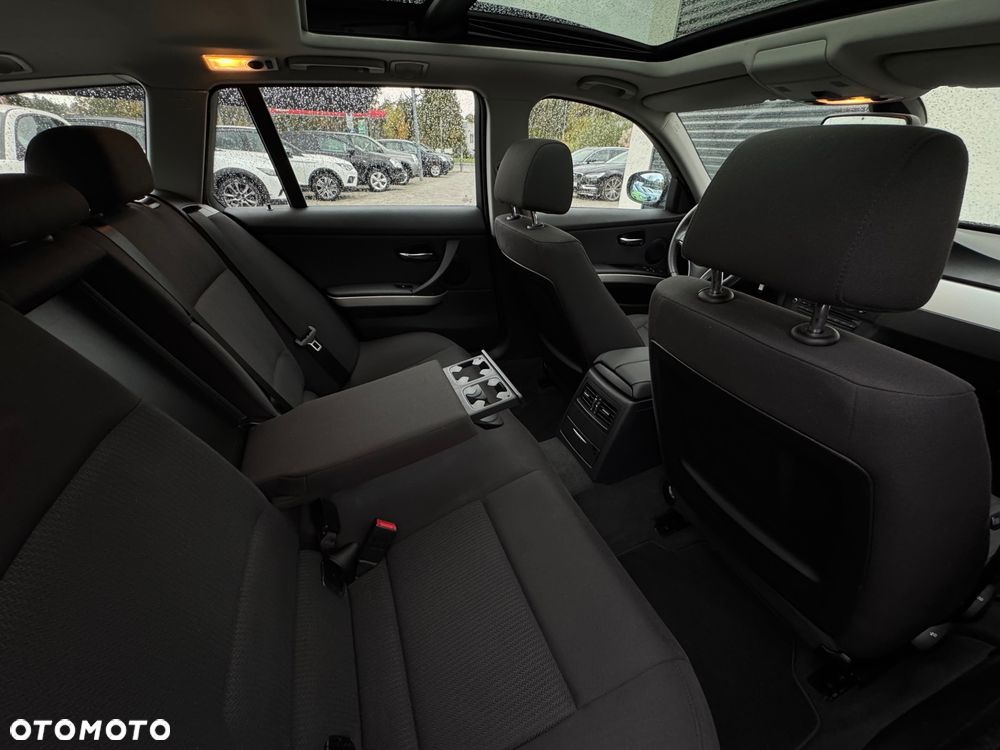 BMW Seria 3 318d Touring - 31