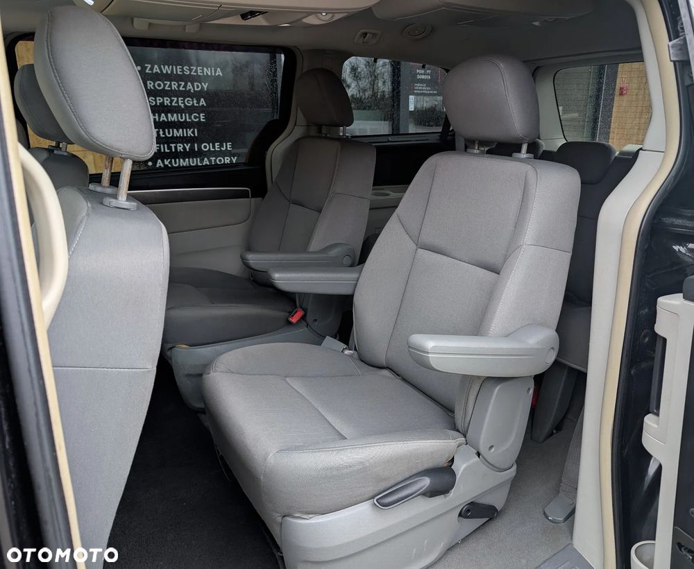 Volkswagen Routan - 17