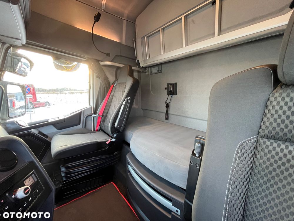 Renault Thigh440 High Sleeper Cab - 9