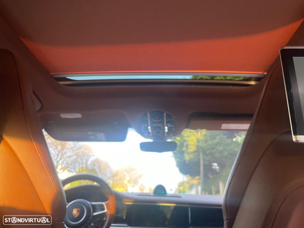 Porsche Panamera Sport Turismo 4 E-Hybrid 10 Years Edition - 24