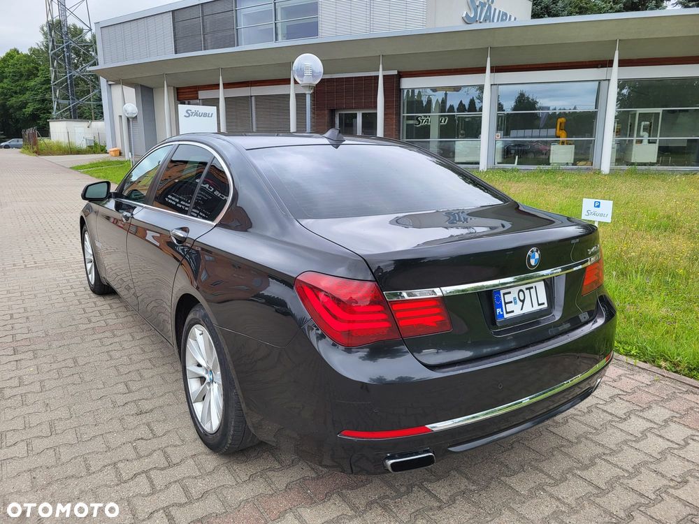 BMW Seria 7 740i Edition Exclusive - 3