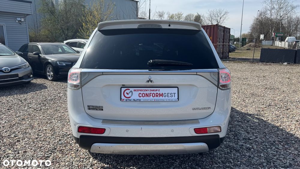 Mitsubishi Outlander 2.0 4WD Invite - 12