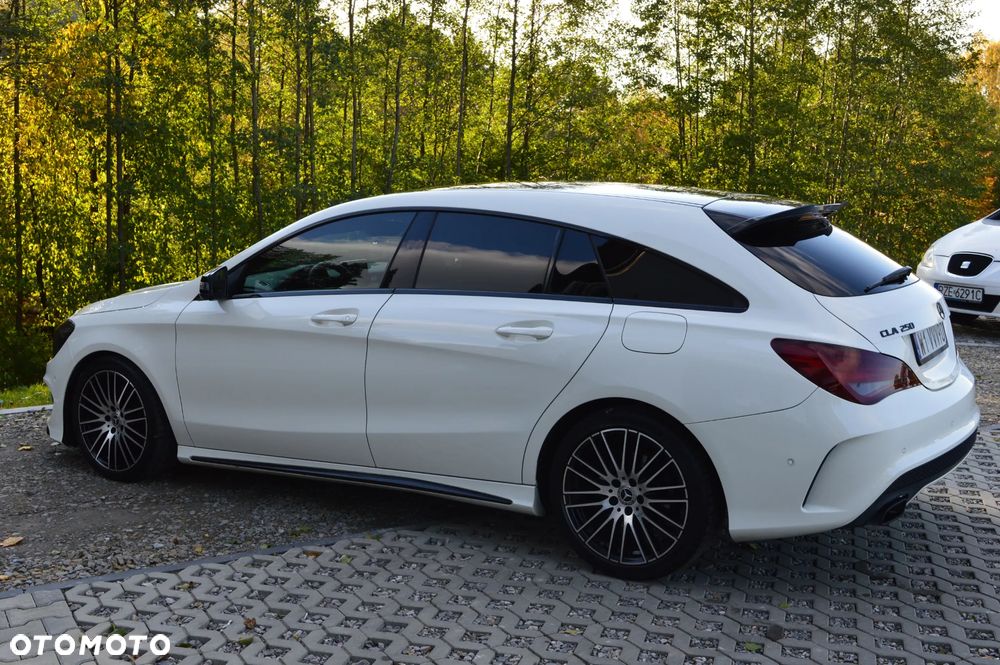 Mercedes-Benz CLA 250 4-Matic AMG Line - 11