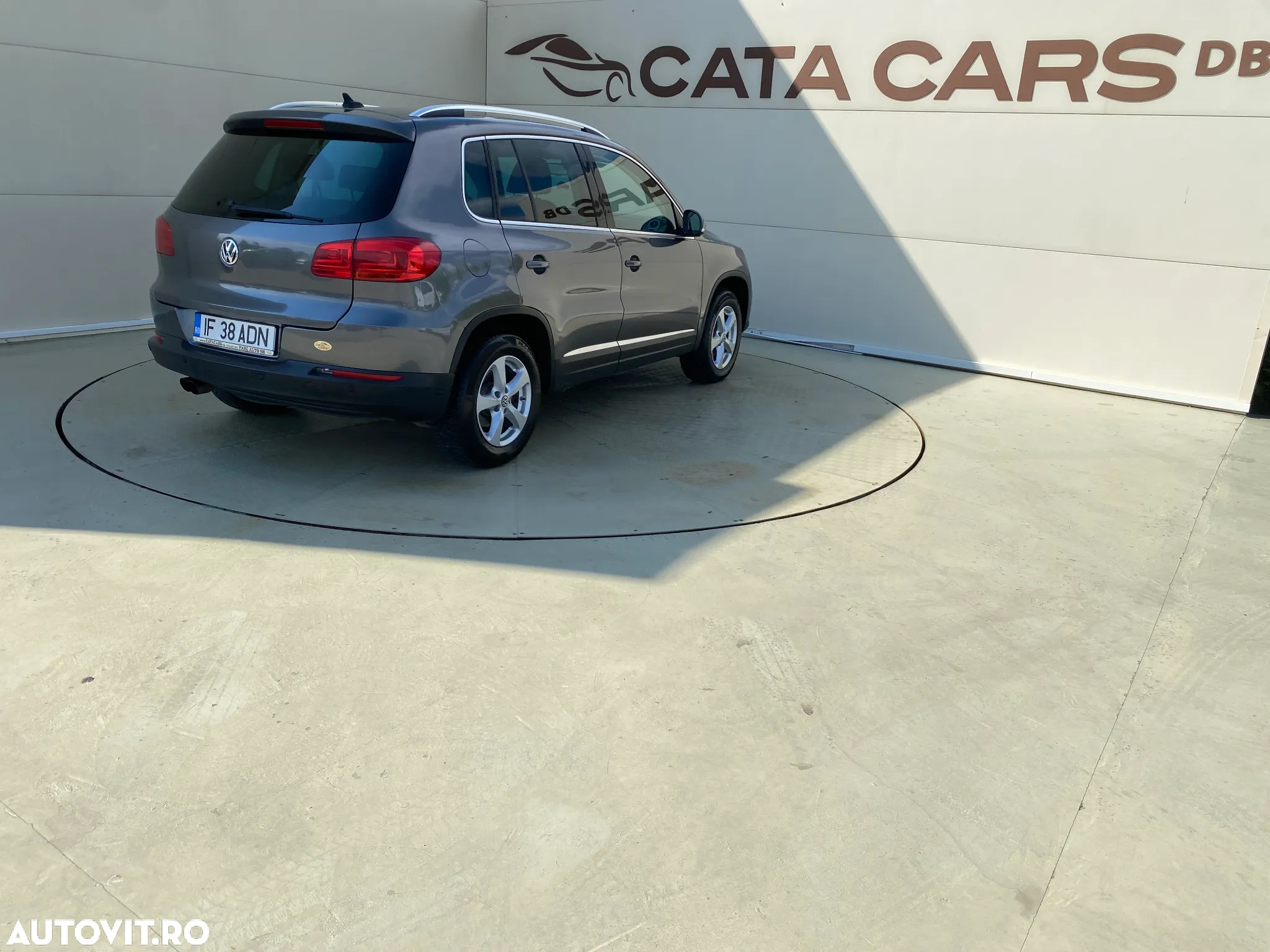 Volkswagen Tiguan 2.0 TDI 4Motion DSG Track & Field - 16