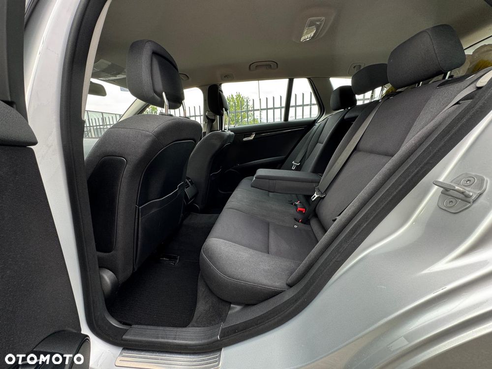 Mercedes-Benz Klasa C 180 BlueEFFICIENCY 7G-TRONIC Elegance - 36