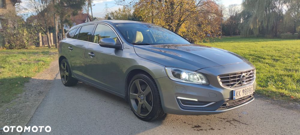 Volvo V60 D6 AWD Plug-in Hybrid Summum - 11