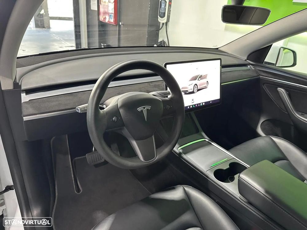 Tesla Model Y Standard - 25