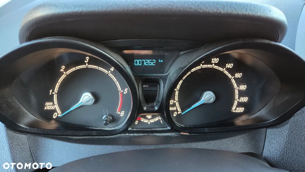 Ford Transit Courier - 18