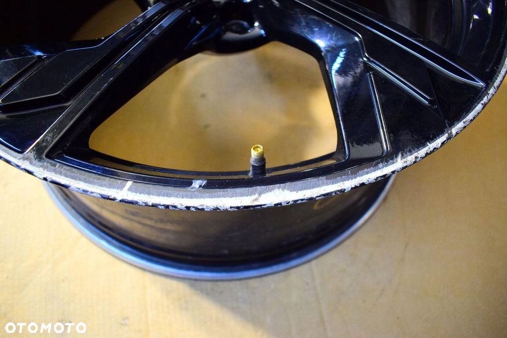 AUDI 20 ,,S-Line RS4 S4 A4 B9 8W0 Nowy Model Oryginał - 2