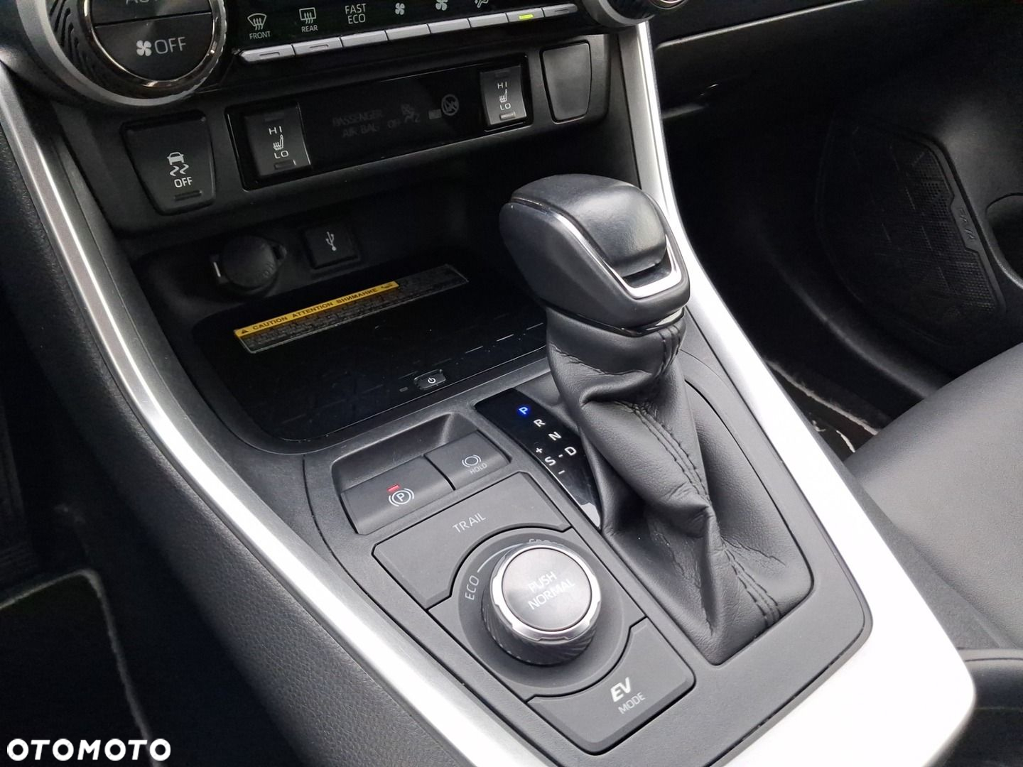 Toyota RAV4 2.5 Hybrid Black Edition by JBL 4x4 - 20