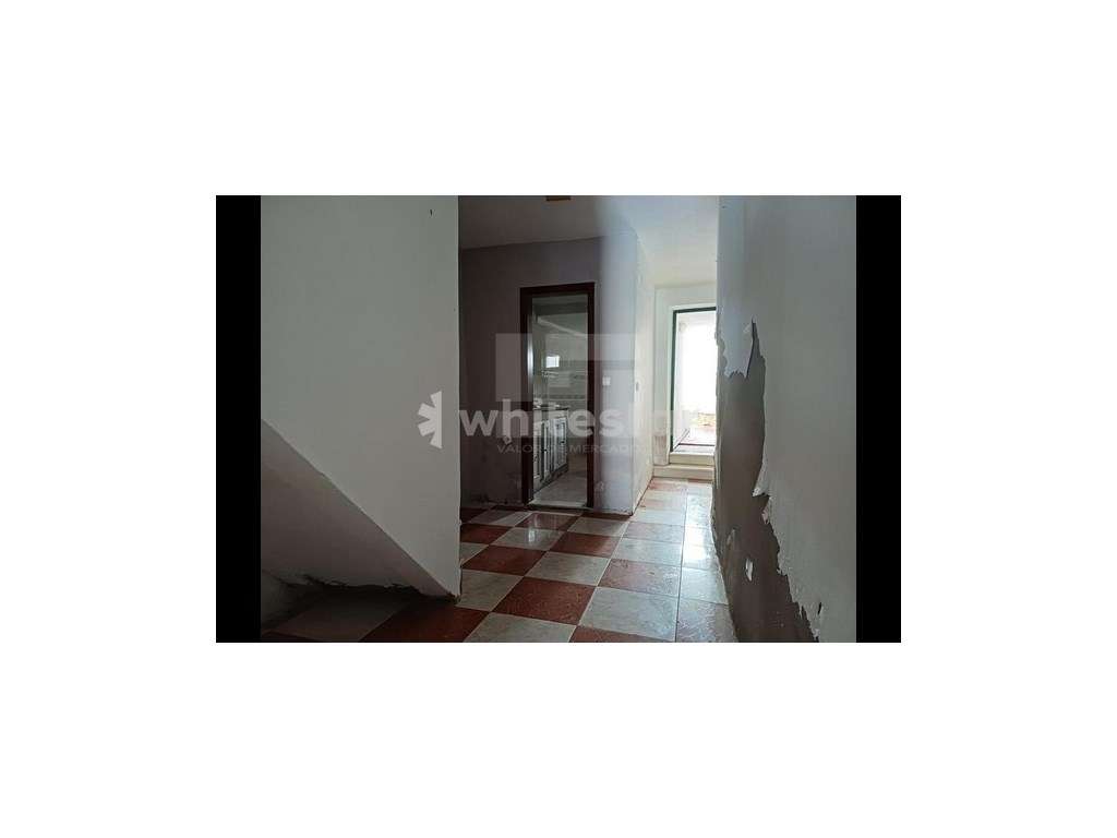 Moradia de tipologia T3 totalizando 196m2 de área bruta de construç... - Grande imagem: 2/6