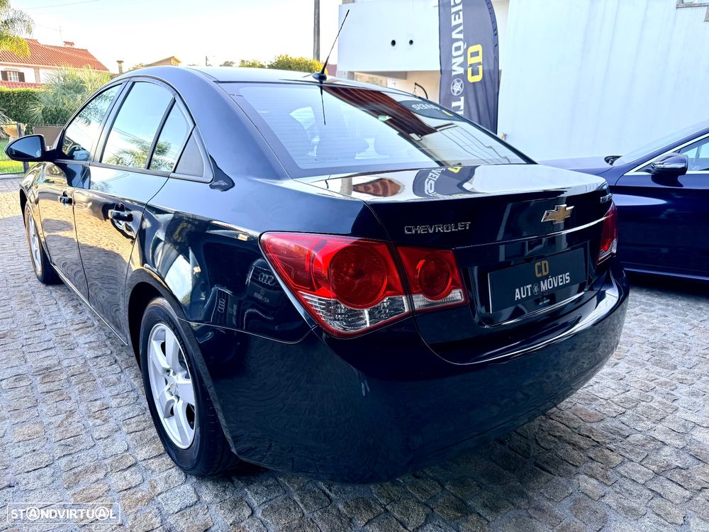 Chevrolet Cruze 1.6 LS - 25