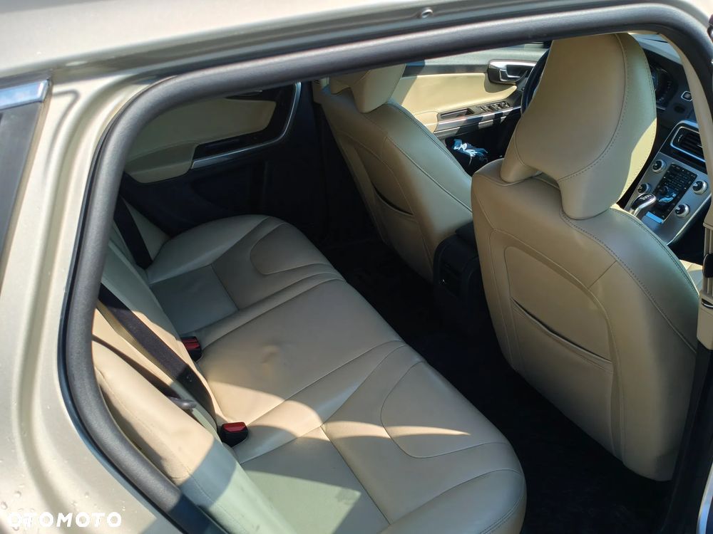 Volvo V60 T5 Drive-E Momentum - 6