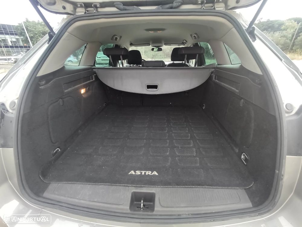 Opel Astra Sports Tourer - 8