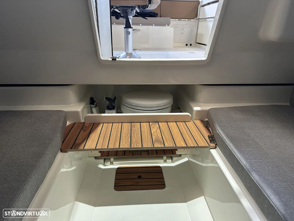 Quicksilver Activ 755 Sundeck - 8