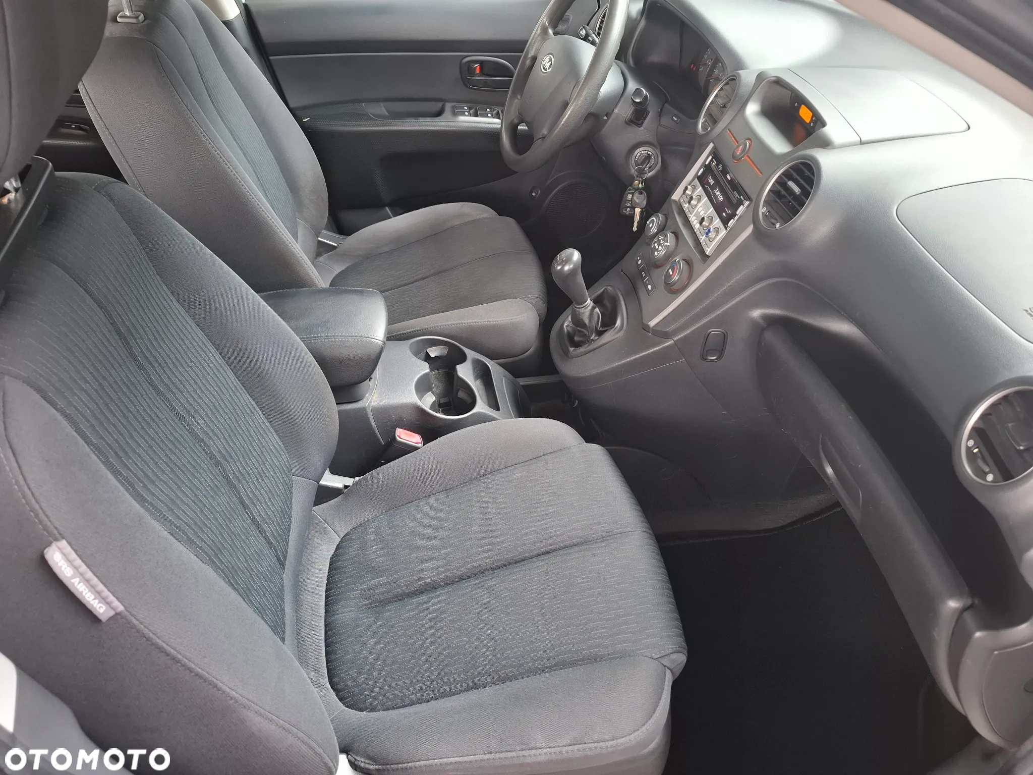 Kia Carens 2.0 EX - 26