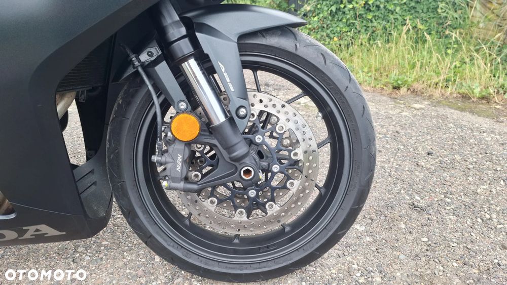 Honda CBR - 13