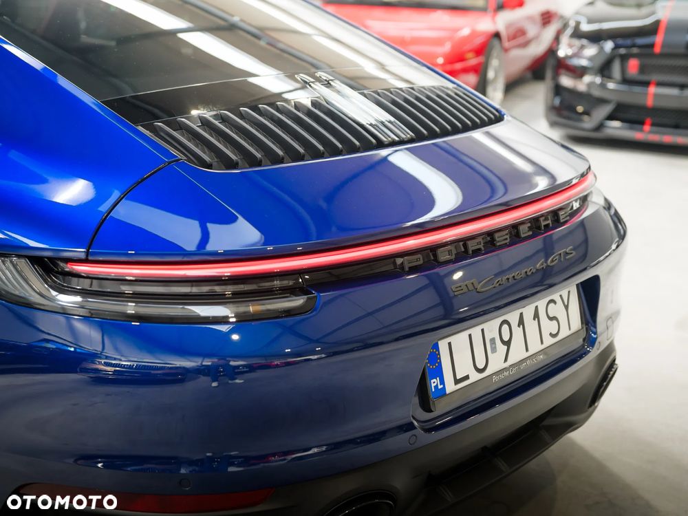 Porsche 911 Carrera 4 GTS - 7