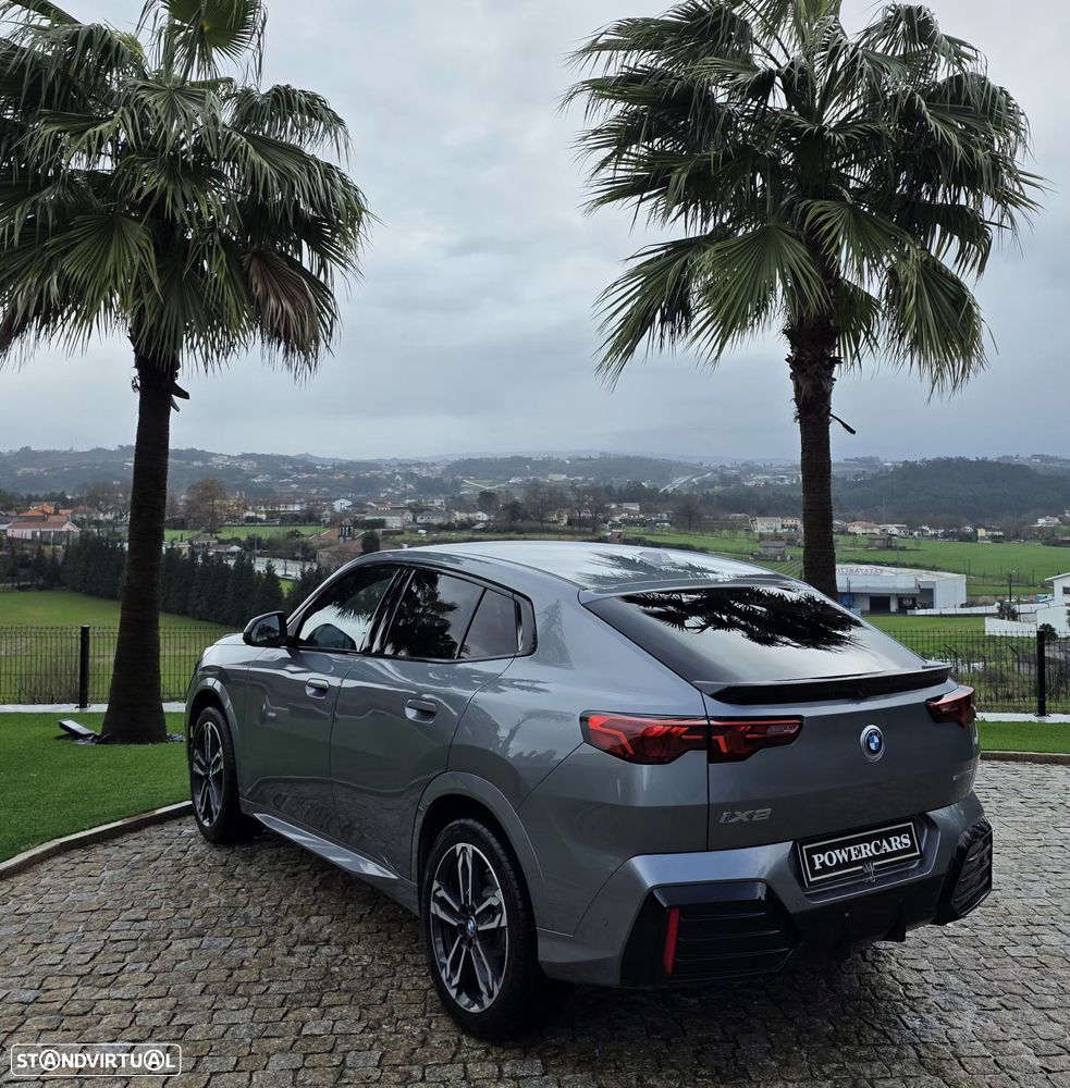 BMW iX2 eDrive20 Pack Desportivo M - 7