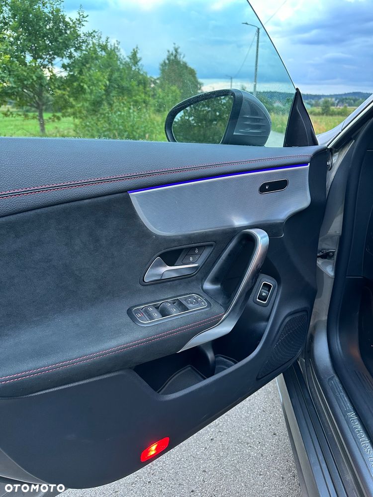 Mercedes-Benz CLA 250 4-Matic AMG Line 7G-DCT - 23
