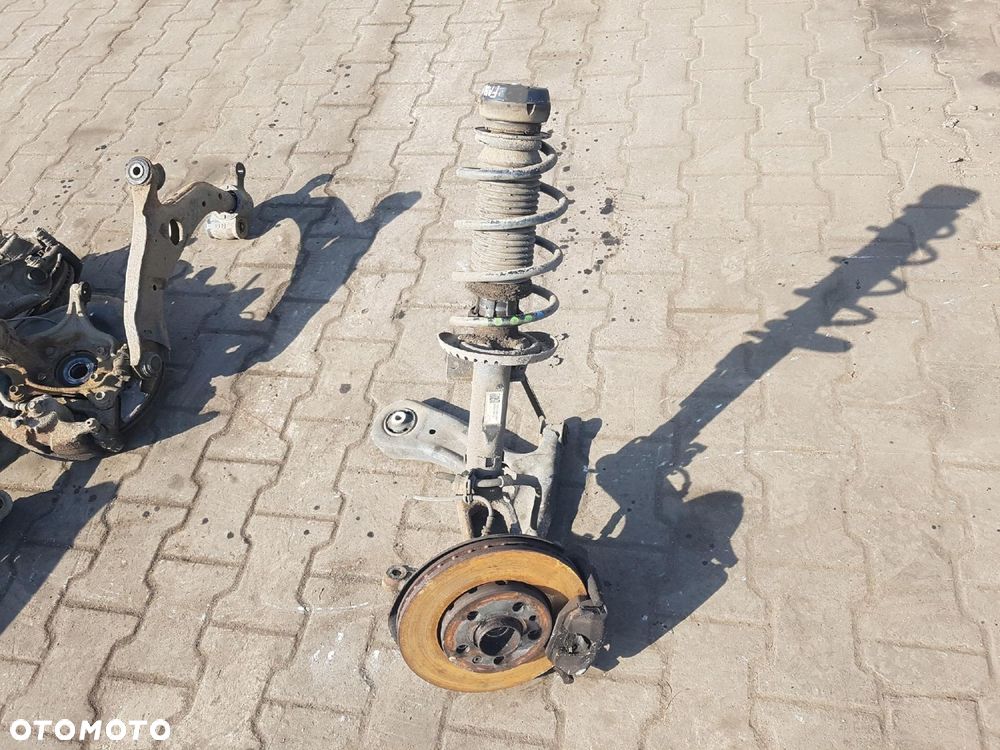 SKODA FABIA 3 III 6V 14r- 1.0 TSI AMORTYZATOR ZWROTNICA PRAWA PRZÓD - 1