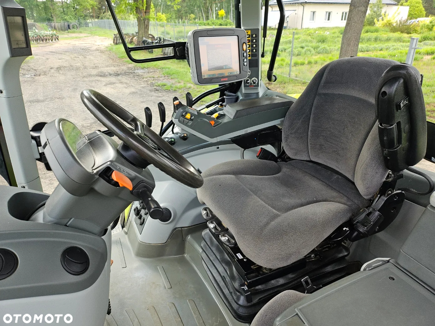 Claas Axion 810 CEBIS - 23